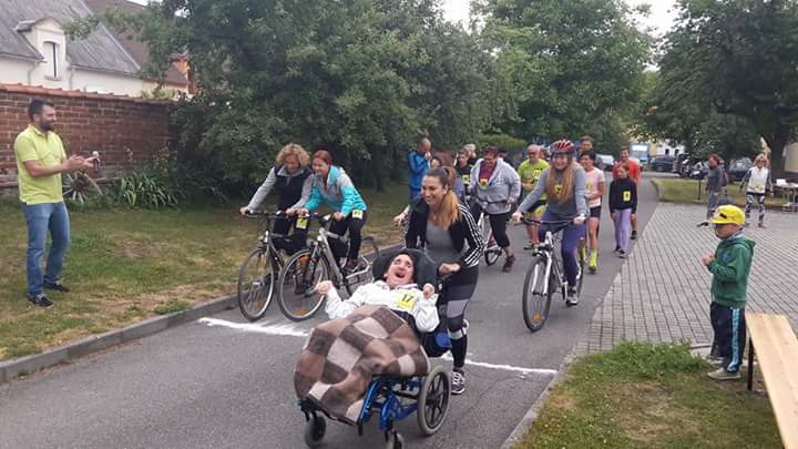 Běh pro Pomocné tlapky ve Wellness a rehabilitace Svaté Pole