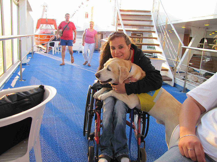 S asistenčním psem v Řecku