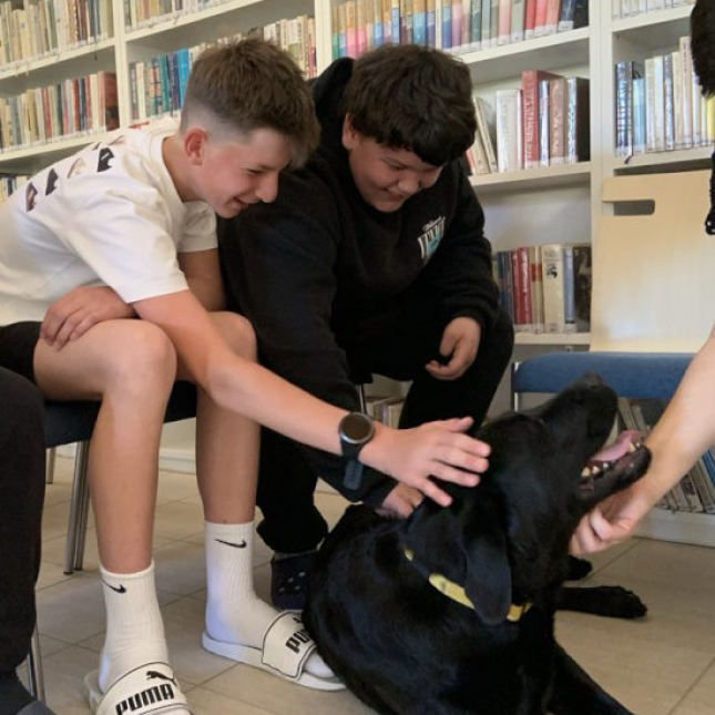 Přednáška o asistenčních psech na ZŠ Spálené Poříčí