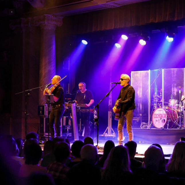 Pátý benefiční koncert skupiny Čechomor pro Pomocné tlapky